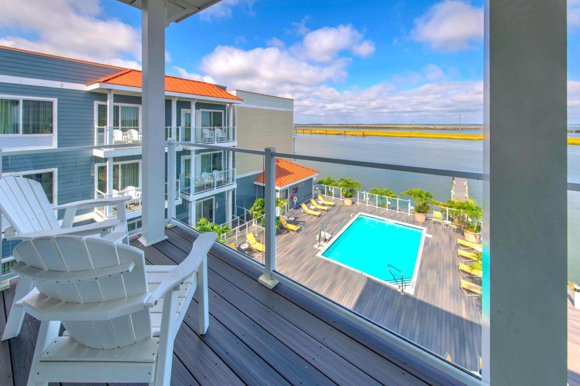 Fairfield Inn & Suites By Marriott Chincoteague Island Waterfront Exterior photo